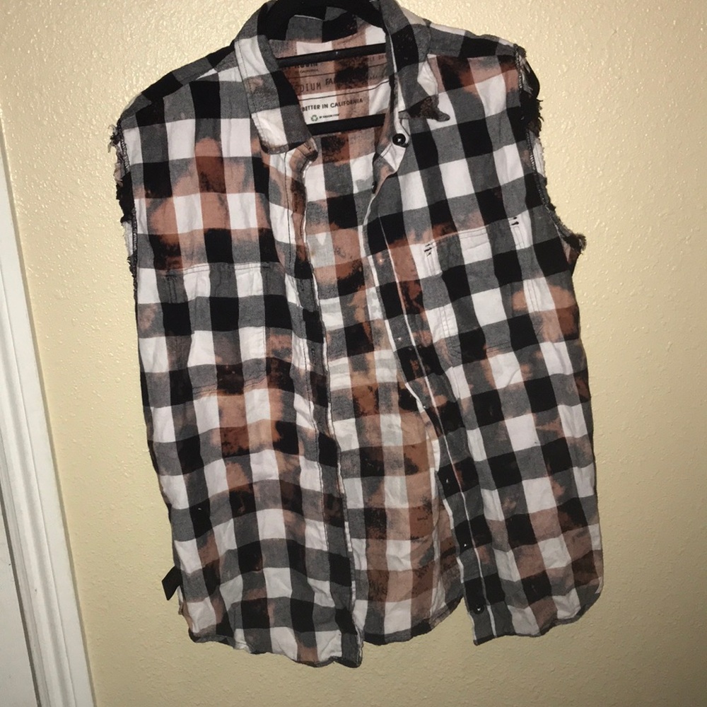 cut off flannel, tye dye “LIVE FREE”